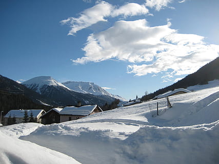 Winter, alpin, Schnee, kalt, Traumtag, Berge, Weiß, Schweiz, Bergdorf, Gebäude, Natur, kalte Temperatur, Himmel, wolke - himmel, Berg, Szenen - Natur, Schönheit in der Natur, Ruhe, ruhige Szene, weiße Farbe, Tag, Gebirge, schneebedeckter Berg, Nicht-städtische Szene, Umgebung, Abdeckung, Landschaft, keine Leute, Gipfel, 2K, CC0, gemeinfrei, lizenzfrei