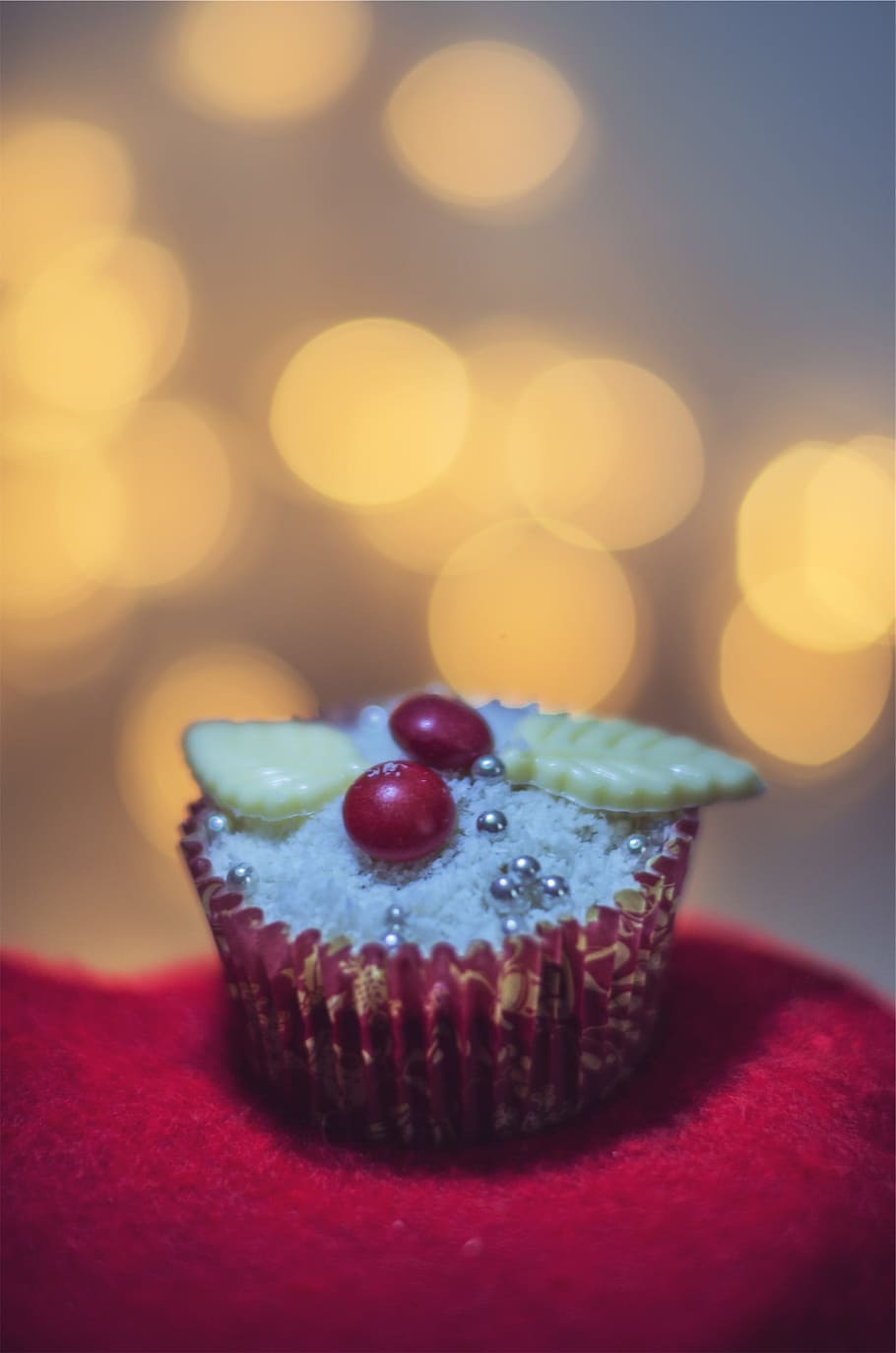 Cupcake, dolce, glassatura, dolci, ossequi, festivo, cibo dolce, avvicinamento, concentrarsi sulle conoscenze acquisite, freschezza, tavolo, cibo, in casa, cibo e bevande, messa a fuoco selettiva, torta, nessuno, Natale, natura morta, indulgenza, frutta, al forno, rosso, riflesso lente, tentazione, focaccina, portacellulare, 1080P