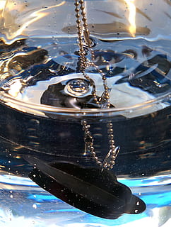 apă, fontaine, dop, scoateți fișa, Frisch, clar, caracteristică de apă, umed, spray, lichid, nici o persoana, reflecţie, a închide, metal, vedere în unghi mare, natură, în interior, să se concentreze asupra primelor elemente, zi, mişcare, lucios, mare, credință, culoare neagră, lanţ, argintiu colorat, transparent, 1080P, CC0, domeniu public, fără drepturi de autor
