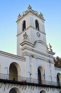 bons Aires, quadrat, construcció, exterior de l'edifici, estructura construïda, arquitectura, vista d’angle baix, edifici, cel, lloc de culte, creença, religió, espiritualitat, dia, torre, naturalesa, cel clar, cap gent, arc, temps, rellotge, 4K, CC0, domini públic, lliure de regalies