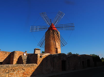 vindmølle, mølle, vindkraft, Algaida, Mallorca, milepæl, steder af interesse, teknisk bygning, bygning, arkitektur, tag, rød, vindmøllevinger, vinge, tårn vindmølle, møllevinge, himmel, westfälische mühlenstraße, Veltheim, nordrhein-westfalen, mølleteknik, nostalgi, tur, rotere, male, historisk, energi, vedvarende energi, mel mølle, baleariske øer, Spanien, teknologi, et besøg værd, kulturer, historie, berømte sted, tårn, blå, bygget struktur, natur, industri, lav vinkel visning, skyfri himmel, brændstof og elproduktion, turbine, ingen mennesker, fortiden, bygning udvendig, miljøbeskyttelse, dag, rejse, 4K, CC0, offentligt domæne, royaltyfrie