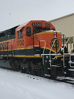 motor, sne, BNSF, transportmidler, jernbanespor, tog, station, rejse, vinter, kold temperatur, jernbanetransport, tog - køretøj, transportform, ingen mennesker, offentlig transport, natur, himmel, spore, dag, tekst, sner, land køretøj, arkitektur, udendørs, skolebus, 2K, CC0, offentligt domæne, royaltyfrie