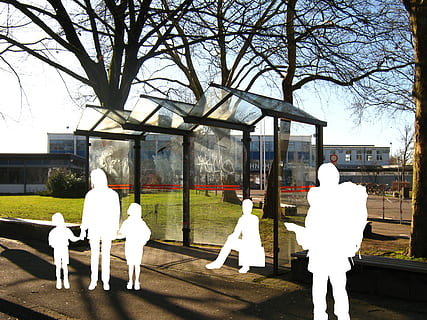 photo, noir, encadré, verre, cabanon, nu, des arbres, attendre, arrêt de bus, Humain, des silhouettes, schématique, extérieurement, la nature, art moderne, expérience, enlos, inconnu, symbole, anonymat, anonyme, égal, blanc, arbre, arbre nu, Vrais gens, architecture, structure construite, vue arrière, plante, Hommes, journée, extérieur du bâtiment, personnes, femmes, parc, adulte, en plein air, couleur blanche, ville, unité, représentation, 2K, CC0, domaine public, libre de droits