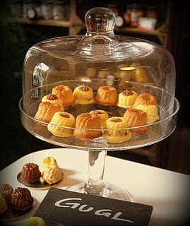 gugl, pastís, enfornar, deliciós, cloche de vidre, sucre, caramels, menjar, menjar i beguda, al forn, frescor, menjar dolç, cap gent, taula, indulgència, a l'interior, transparent, natura morta, dolç, llest per menjar, vidre - material, postres, primer pla, contenidor, menjar poc saludable, cakestand, vidre, berenar, temptació, element de pastisseria al forn, menjar francès, 2K, CC0, domini públic, lliure de regalies