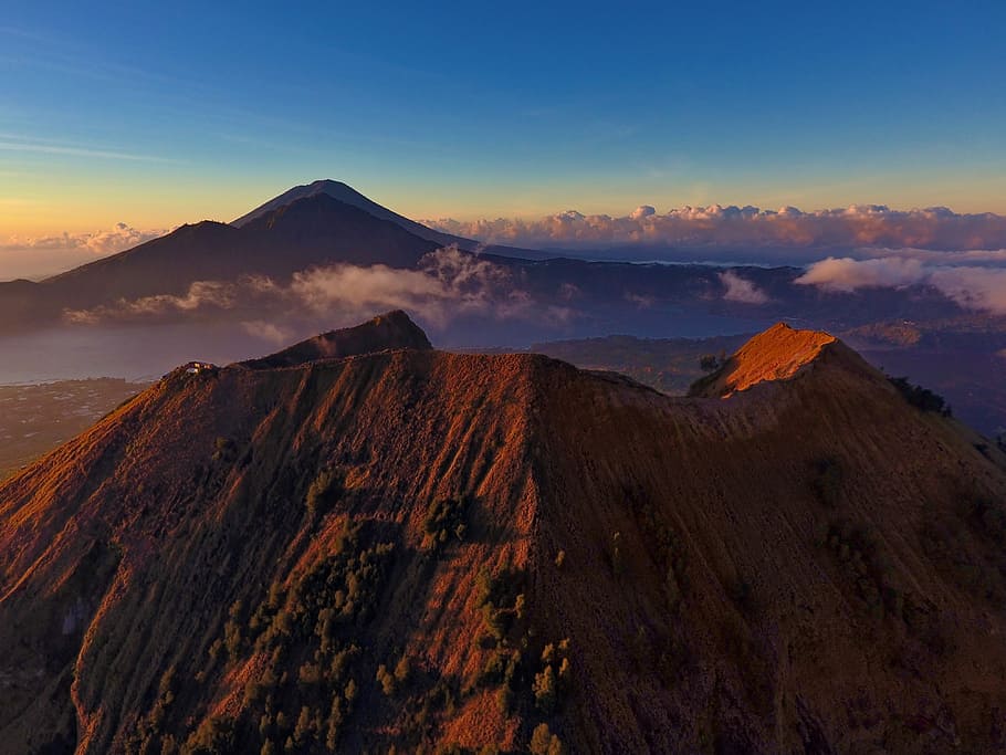 Antenne, Fotografie, Berg, Blau, Himmel, Sonnenaufgang, Vulkan, Wolke, See, Insel, Drohne, Natur, goldene Stunde, Bali, dji, Szenen - Natur, Schönheit in der Natur, Umgebung, Landschaft, wolke - himmel, Land, keine Leute, Geologie, Nicht-städtische Szene, Gebirge, Ruhe, Reiseziele, draußen, vulkanische Landschaft, aktiver Vulkan, ausbrechen, Gipfel, Vulkankrater, 4K