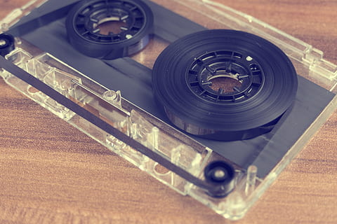 portable, cassé, La technologie, la musique, analogique, l'audio, sauvegarde, affaires, cassette, cassettes, ordinateur, Les données, électronique, équipement, difficile, à l'intérieur, aimant, magnétique, médias, ouvrir, enregistrement de phonographe, Plastique, enregistrement, rétro, du son, enregistrement sonore, stéréo, espace de rangement, ruban, technologie, thèmes de la photographie, style rétro, appareil photo - équipement photographique, culture artistique et divertissement, antique, le passé, l'histoire, table, record, obsolète, vue grand angle, nostalgie, personne, fermer, objectif - instrument optique, appareil photo numérique, 5K, CC0, domaine public, libre de droits