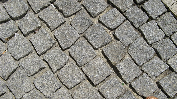 Struktur, Patch, grau, Straße, Muster, Vollbild, Hintergründe, texturiert, keine Leute, Fußweg, High Angle View, Pflasterstein, Tag, Stein, Rau, stein material, solide, Wiederholung, direkt darüber, Kopfsteinpflaster, Design, Bürgersteig, draußen, Beton, Struktureffekt, 2K, CC0, gemeinfrei, lizenzfrei