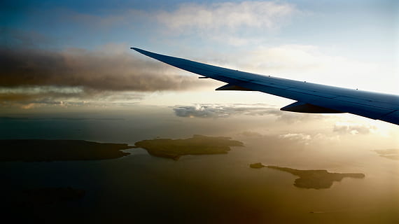 Ebene, Flugzeug, Flügel, Wolken, Himmel, Antenne, Reise, Abenteuer, Ausflug, Luftfahrzeug, Transport, Flugzeugflügel, fliegend, wolke - himmel, Transportmittel, Luftaufnahme, Natur, keine Leute, Sonnenuntergang, Wasser, draußen, Reflexion, Verkehrsflugzeug, Horizont, Tag, über, 5K, CC0, gemeinfrei, lizenzfrei