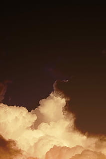 hvide skyer, hav af skyer, himmel, Sky, cloudscape, luft, abstrakt, sort, mørk, damp, flyde, røget, hvid, orange, vind, overskyet, røg, sky - himmel, scenics - natur, skønhed i naturen, ingen mennesker, natur, lav vinkel visning, ro, udendørs, kopiere plads, nat, rolig scene, idyllisk, orange farve, baggrunde, fuld ramme, solnedgang, majestætisk, dramatisk himmel, meteorologi, 5K, CC0, offentligt domæne, royaltyfrie