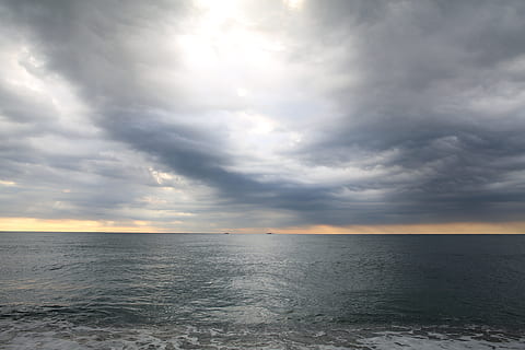 hav, moln, gråa moln, molnig himmel, molnig, mörka moln, panorama, medelhavs, strand, Medelhavet, sea-of-moln, himmel, vatten, horisont över vatten, moln - himmel, horisont, scenics - natur, lugn plats, skönhet i naturen, lugn, inget folk, vid vatten, natur, idyllisk, mulen, marinmålning, avlägsen, solnedgång, olycksbådande, 5K, CC0, offentligt domän, royaltyfria