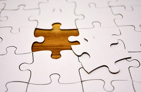 jigsaw wallpaper digital, rompecabezas, unirse, insertar, compartir, ajuste, juntando piezas, jugar, piezas del rompecabezas, paciencia, tarjetas de memoria cubiertas con, pasatiempo, aburrimiento, casi termino, pieza de rompecabezas, solución, juegos de ocio, conexión, actividad de ocio, adentro, nadie, modelo, fotograma completo, de cerca, relajación, antecedentes, incompleto, foto de estudio, forma, complejidad, unión, misterio, insertando, 5K, CC0, dominio público, libre de derechos