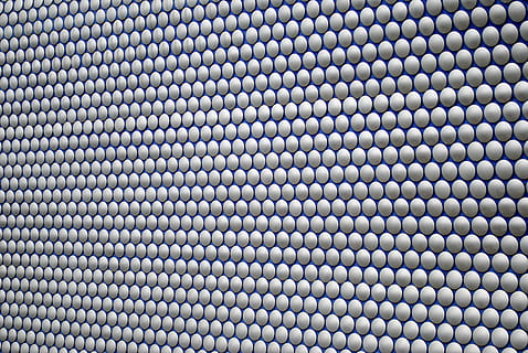 dischi, costruzione di selfridges, Birmingham, Senza titolo, modello, astratto, struttura, ripetizione, disco, sfondi, fotogramma intero, metallo, strutturato, avvicinamento, rete metallica, griglia, nessuno, acciaio, forma, filo, in casa, color argento, alluminio, grattugiare, lega, acciaio inossidabile, moderno, effetto strutturato, ferro - metallo, 4K, CC0, dominio pubblico, privo di copyright