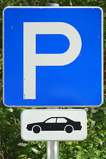 Parkplatz, Schild, Park, Hinweis, Verkehrsschild, Zeichen, Blau, pkw, Fahrzeuge, Straßenschild, Informationstafeln, der Verkehr, Auto, Symbol, Parkzone, Parkschild, Kommunikation, Tag, Straße, Nahansicht, keine Leute, Text, Information, Nummer, Beratung, draußen, Hinweisschild, weiße Farbe, Metall, Transport, Botschaft, 4K, CC0, gemeinfrei, lizenzfrei