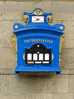 cassetta postale, casella postale, inviare, blu, testo, posta, comunicazione, casella di posta pubblica, architettura, nessuno, corrispondenza, lettera, struttura costruita, sceneggiatura occidentale, giorno, caratteristica della parete, esterno dell'edificio, copione, sceneggiatura non occidentale, vecchio, città, 4K, CC0, dominio pubblico, privo di copyright