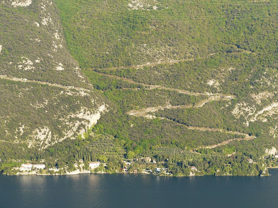 ruta, lluny, Camí, migratori, camí migratori, muntanya, llac, banc, línia de costa, monte altissimo, costes del llac de garda, naturalesa, aigua, reflexió, cap gent, dia, mar, bellesa a la natura, escenics - natura, davant del mar, a l'aire lliure, tranquil·litat, planta, terra, platja, medi ambient, transport, arbre, vaixell nàutic, escena tranquil·la, veure a la terra, 4K