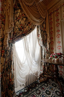bianca, nero, floreale, le tende, finestra, tendaggio, vecchio, luce, camera, tessile, arredamento, tenda, interno, tessuto, rosso, lusso, in casa, nessuno, interno di casa, stanza domestica, architettura, giorno, costruzione, modello, motivo floreale, decorazione, sospeso, struttura costruita, Colore bianco, design, Casa, mobilia, ornato, soffitto, 4K, CC0, dominio pubblico, privo di copyright