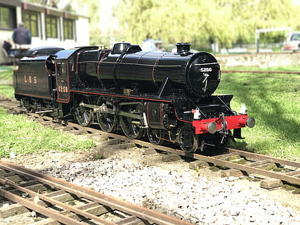 miniature, vapeur, train, chemin de fer, transport, train à vapeur, moteur, locomotive, démodé, style rétro, vieux, station, mode de transport, Voyage, Transport ferroviaire, train - véhicule, Piste, journée, terre, personne, la nature, en plein air, plante, herbe, transport public, champ, antique, chantier de manœuvre, 4K, CC0, domaine public, libre de droits