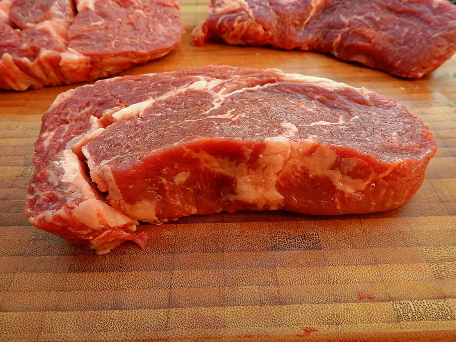 carns crues a rodanxes, carn, vedella, bistec, crua, saborós, menjar, graella, carns a la brasa, frisch, barbacoa, preparar-se, menjar i beguda, frescor, cap gent, a l'interior, aliments crus, primer pla, carn vermella, vermell, natura morta, menjar poc saludable, carn de porc, taula, carn processada, centrar-se en primer pla, tall, salsitxa, 4K