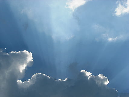 himmel, Sky, skyer, form, solstråle, blå, skyer form, hvid, grå, sky - himmel, baggrunde, cloudscape, vejr, skønhed i naturen, lav vinkel visning, natur, scenics - natur, ingen mennesker, ro, dag, hvid farve, sollys, udendørs, rolig scene, idyllisk, fuld ramme, meteorologi, streaming, 2K, CC0, offentligt domæne, royaltyfrie