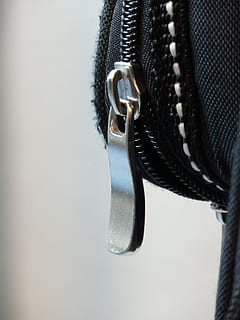 fecho eclair, perto, fecho, Bolsa, fazer para, abrir, metal, zip verschluss, zipp, margem, couro, fechar-se, ninguém, dentro de casa, zíper, tiro do estúdio, único objeto, cadeia, ainda vida, suspensão, focar em primeiro plano, copie o espaço, protecção, acessório pessoal, segurança, foco seletivo, cor preta, roupas quentes, prateado colorido, 2K, CC0, domínio público, royalty free
