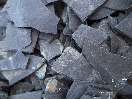 pissarra, pedra, trencat, textura, rocós, fosc, indústria, indústria del metall, color plata, gris, pila, marc complet, fons, cap gent, gran grup d'objectes, vista d’angle alt, primer pla, dia, naturalesa, abundància, a l'aire lliure, patró, sòlid, pedra - objecte, Munt, gel, natura morta, roda, fiabilitat, 4K, CC0, domini públic, lliure de regalies