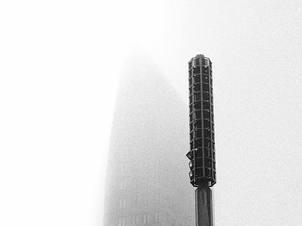 potsdamer platz, sort håndholdt værktøj, pol, tårn, bygning, Sky, tåge, bygning udvendig, bygget struktur, arkitektur, skyskraber, kontorbygning udvendig, høj - høj, ingen mennesker, lav vinkel visning, skyfri himmel, himmel, by, moderne, dag, kopiere plads, natur, kontor, udendørs, 5K, CC0, offentligt domæne, royaltyfrie