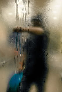 uomo, strisciata, pannello di vetro, persona, in piedi, dietro a, scintillavano, bicchiere, finestra, condensazione, bagnato, ombra, acqua, riflessione, nessuno, natura, lungomare, giorno, cielo, avvicinamento, all'aperto, la tranquillità, fotogramma intero, lago, bellezza nella natura, sfondi, vetro - materiale, nuvola - cielo, 5K, CC0, dominio pubblico, privo di copyright