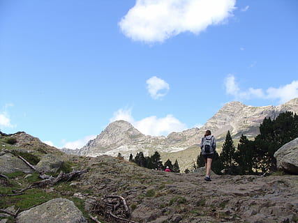 landscape, excursion, nature, mountain, huesca, valley, benasque valley, sky, leisure activity, real people, lifestyles, cloud - sky, beauty in nature, rear view, full length, people, day, hiking, non-urban scene, scenics - nature, women, adult, activity, casual clothing, trip, mountain range, outdoors, 2K, CC0, public domain, royalty free