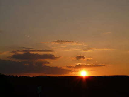 solnedgang, sol, skyer, himmel, efterglød, horisont, bred, fjern, uendelighed, romantik, humør, kærlighed, Abendstimmung, natur, skumring, sollys, orange farve, scenics, udendørs, skønhed i naturen, scenics - natur, silhuet, ro, rolig scene, sky - himmel, ingen mennesker, miljø, idyllisk, landskab, kopiere plads, solstråle, ikke-urbane scene, lyse, 2K, CC0, offentligt domæne, royaltyfrie