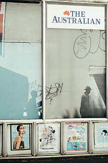 mehrere, Wanddekore anzeigen, australisch, beschriftet, Fenster, Zeichen, Reflexion, Schatten, Graffiti, Text, Darstellung, menschliche Darstellung, Kommunikation, Kreativität, Kunst und Handwerk, Wandbau - Funktion, westliche Schrift, die Architektur, weibliche Ähnlichkeit, echte Menschen, gebaute Struktur, Menschen, Tag, männliche Ähnlichkeit, Skript, Wandgemälde, 5K, CC0, gemeinfrei, lizenzfrei