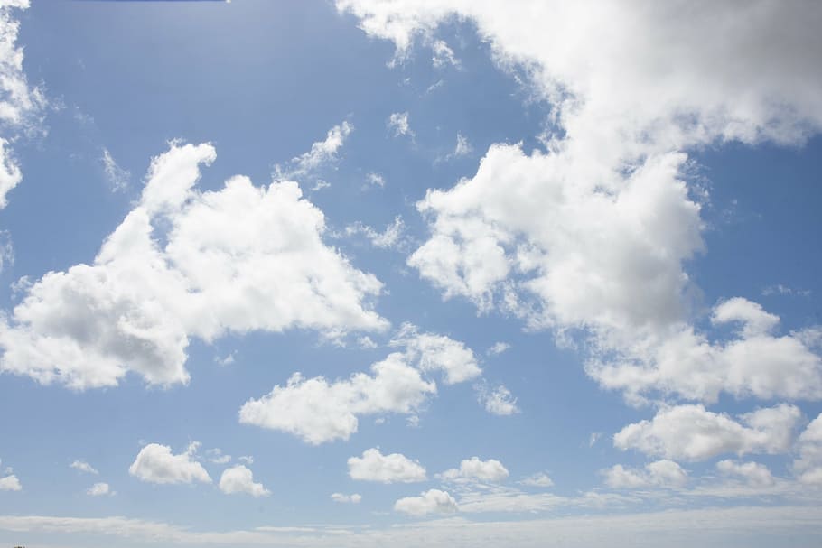 núvols nimbus, núvols, cel, blau, blanc, esponjós, núvols de cel, núvols de cel blau, naturalesa, temps, medi ambient, cel blau, estiu, cloudscape, vista, Cúmulus, alt, a l'aire lliure, meteorologia, atmosfera, dom, fons, brillant, dia, natural, imatge, núvol - cel, vent, escenics - natura, bellesa a la natura, Color blanc, núvol, cap gent, llum solar, netejar, efecte texturat, clima, 4K