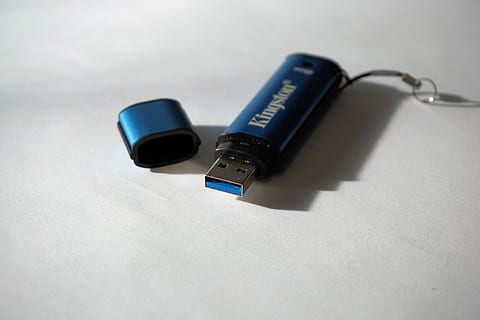blue, kingston datatraveler, white, surface, usb stick, usb, storage medium, data, memory stick, computer, memory, it, store, no people, single object, indoors, shadow, studio shot, connection, technology, close-up, cable, network connection plug, healthcare and medicine, still life, table, fuel and power generation, high angle view, electricity, gray, communication, copy space, 5K, CC0, public domain, royalty free
