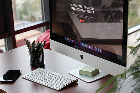 apple, desk, office, computer, display, imac, keyboard, mockup, organize, organized, screen, work space, workplace, workspace, table, technology, laptop, indoors, communication, wireless technology, no people, window, glass - material, business, furniture, plant, connection, potted plant, day, text, pen, glass, 4K, CC0, public domain, royalty free