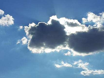 nuvole, sole, cielo, nube, raggi, nuvola - cielo, bellezza nella natura, Inquadratura dal basso, la tranquillità, scenics - natura, natura, giorno, nessuno, scena tranquilla, blu, idilliaco, all'aperto, luce del sole, sfondi, soffice, Colore bianco, Cloudscape, Paradiso, meteorologia, 2K