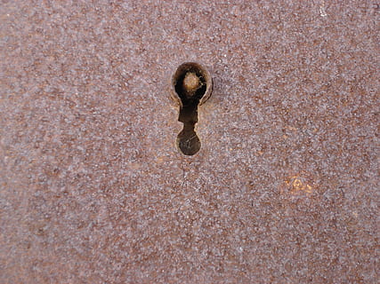 forat clau, clau, inoxidable, grunge, ferro, objectiu, porta, teles d'aranya, cap gent, dia, primer pla, vista d’angle alt, naturalesa, marc complet, textura, marró, a l'aire lliure, animal, temes d'animals, aigua, un animal, terra, fons, sorra, fauna animal, directament a sobre, patró, 2K, CC0, domini públic, lliure de regalies