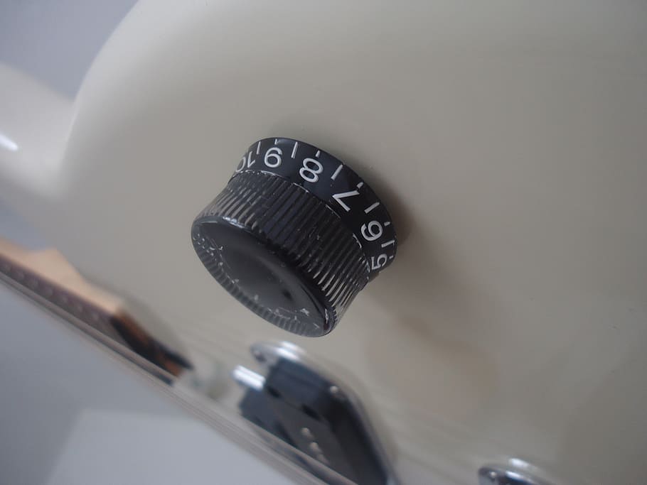 potenciòmetre, instrument, botó, volum, modulador, freqüència, música, corda, tocar, acord, músic, tecnologia, primer pla, nombre, control, a l'interior, cap gent, lent - instrument òptic, temes de fotografia, Llei, seguretat, càmera - equip fotogràfic, vista d’angle alt, equip fotogràfic, text, comunicació, força policial, centrar-se en primer pla, enfocament selectiu, lent - ull, color plata, 2K