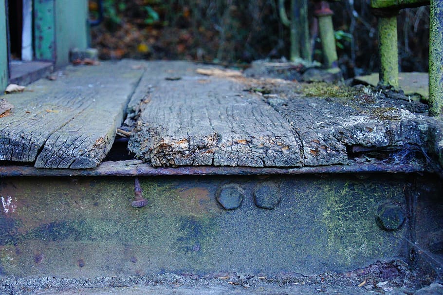 rovellat, inoxidable, taules, publicació, cargol, vagó, material de fusta, cap gent, dia, resistent, vell, a l'aire lliure, graffiti, estructura construïda, espatllat, primer pla, centrar-se en primer pla, textura, arquitectura, paret, fusta, naturalesa, declivi, abandonat, deteriorament, desordenat, 4K