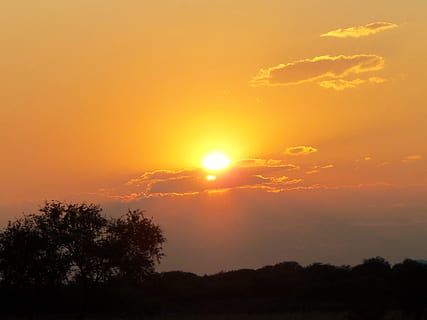 sole, tramonto, cielo, montagna, paesaggio, nuvole, luce, nuvole scure, buio, sole della sera, all'aperto, notte, raggi, orizzonte, puestade sole, alba, chiarezza, sagome, uscita sole, natura, sfondo, albero, bellezza nella natura, la tranquillità, silhouette, scenics - natura, scena tranquilla, pianta, colore arancione, ambiente, idilliaco, luce del sole, nessuno, nuvola - cielo, scena non urbana, cielo romantico, 1080P, CC0, dominio pubblico, privo di copyright