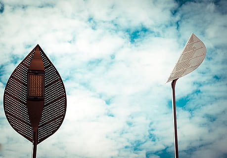 cielo, nuvole, giorno, blu, nube, estate, città, lanterna, nuvola - cielo, Inquadratura dal basso, nessuno, natura, all'aperto, struttura costruita, architettura, avvicinamento, concentrarsi sulle conoscenze acquisite, modello, esterno dell'edificio, Colore bianco, sicurezza, attrezzatura per l'illuminazione, Torre, protezione, 2K, CC0, dominio pubblico, privo di copyright