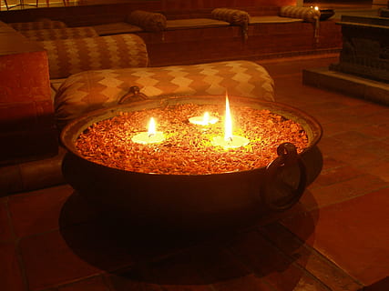 nirvana, nepal, torre, silenci, meditació, flama, vela, a l'interior, cremant, calor - temperatura, brillant, foc, il·luminat, foc - fenomen natural, cap gent, primer pla, taula, equips d’il·luminació, interior de casa, menjar i beguda, fosc, naturalesa, decoració, llum, vista d’angle alt, llum elèctrica, llum del te, 2K, CC0, domini públic, lliure de regalies