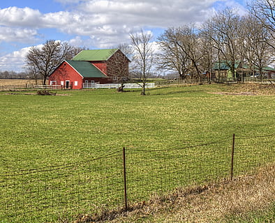 Scheune, rustikal, Scheunen, Ohio, digitale Kunst, ländlich, szenisch, Land, Landschaft, Schuppen, wirft, Bauernhof, Bauernhöfe, Landwirtschaft, landwirtschaftlich, Bauernhaus, champaign, Bezirk, Americana, Foto, fotografieren, Struktur, Strukturen, sturgell, William Sturgell, bill sturgell, historisch, Wohnkultur, Gebäude, Wolken, Himmel, Baum, Bäume, wolkig, Unkraut, Champaign County, Urbana, die Architektur, gebaute Struktur, Pflanze, Gras, Feld, Gebäudehülle, wolke - himmel, Zaun, Natur, grüne Farbe, Tag, Grenze, Barriere, kahler Baum, Haus, keine Leute, draußen, 4K, CC0, gemeinfrei, lizenzfrei