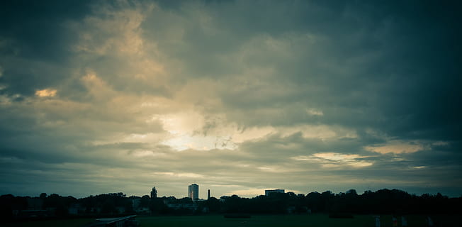 Stadt im Himmel, Wolken, Aussicht, dramatisch, Himmel, Stadt, städtisch, Silhouette, Bremen, Horizont, Häuser, wolke - himmel, Gebäudehülle, die Architektur, Stadtbild, gebaute Struktur, Natur, Gebäude, Landschaft, Baum, keine Leute, Sonnenuntergang, draußen, Pflanze, Schönheit in der Natur, Szenen - Natur, bedeckt, Umgebung, 2K, CC0, gemeinfrei, lizenzfrei