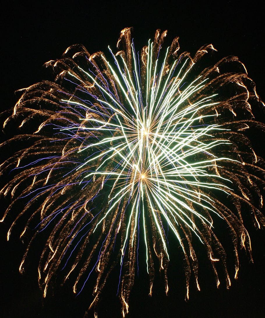fyrværkeri i himlen, fyrværkeri, eksplodere, nat, fest, eksplosion, lyse, lys, begivenhed, festival, glødende, belyst, burst, glimte, salut, eksploderer, pyroteknik, bevægelse, lav vinkel visning, kunstkultur og underholdning, lang eksponering, himmel, multi farvet, sløret bevægelse, natur, ingen mennesker, fyrværkeri - menneskeskabt objekt, røg - fysisk struktur, gnister, eksplosiv, 1080P