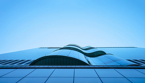 scăzut, unghi, arhitectural, fotografie, construcția de sticlă, un unghi mic, fotografie arhitecturală, sticlă, clădire, arhitectură, albastru, fereastră, exteriorul clădirii, modern, cladire de birouri, sticlă - material, cer, construită, faţadă, arhitectura și clădirile, futurist, zgârie-nori, reflecţie, Afaceri, în aer liber, nici o persoana, scenă urbană, tehnologie, acoperiş, spațiu copie, cer senin, fundal colorat, zi, oraș, exteriorul clădirii de birouri, birou, natură, vedere unghiulară joasă, destinații de călătorie, 5K