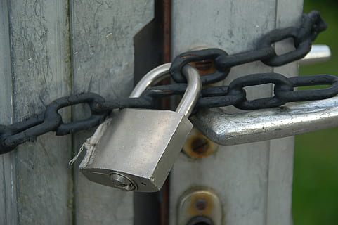 castle, chain, padlock, secure, closed, blocked, to, metal, safety, security, protection, lock, day, no people, close-up, strength, outdoors, focus on foreground, connection, gate, rusty, fence, nature, selective focus, latch, 2K, CC0, public domain, royalty free