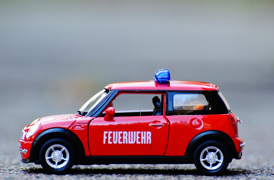 foc, automàtic, model de cotxe, vermell, llum blava, vehicle, joguines, cotxe de joguina, cotxe, vehicle terrestre, Mini cooper, velocitat, cotxe compacte, retrovisor, John Cooper funciona, pneumàtics de perfil baix, transport, bmw, roda, cotxe esportiu, roda bé, a l'aire lliure, ontari - canada, manera de transport, automòbil, accidents i desastres, urgència, seguretat, cap gent, dia, bandera, joguina, protecció, Llei, servei, text, còpia espai, govern, uniforme, 4K