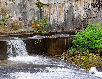Wasserfall, Wasser, Spritzen, Quelle, Bach, Wasseroberfläche, Luftblasen, Steine, Idylle, Natur, Strom, Fluss, fließendes Wasser, Bewegung, Rock, Schönheit in der Natur, Rock - Objekt, keine Leute, solide, Szenen - Natur, Tag, Langzeitbelichtung, Pflanze, Wassersport, Felsformation, draußen, fließend, fallendes Wasser, Kraft in der Natur, 2K, CC0, gemeinfrei, lizenzfrei