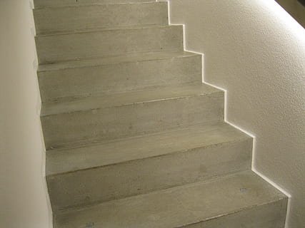 Treppe, allmählich, Niveau, Licht, Entstehung, Beton, erhebt euch, die Architektur, Stufen und Treppen, gebaute Struktur, keine Leute, Muster, High Angle View, Geländer, drinnen, Tag, Abwesenheit, der Weg nach vorn, Wiederholung, leeren, Spiral-, Wendeltreppe, Richtung, direkt darüber, 4K, CC0, gemeinfrei, lizenzfrei