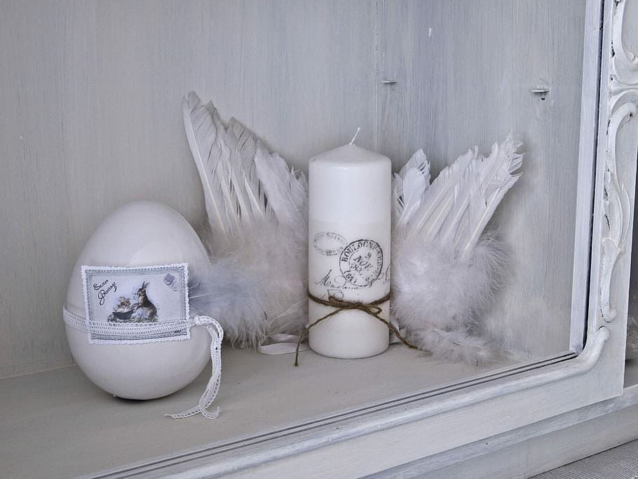 bianca, candela, accanto, piuma, cremagliera, vacanza, battezzare, uova di Pasqua, Pasqua, uovo, simbolo, dipingere, vacanze, decorazione, luminosa, uovo di Pasqua, ovale, a forma di uovo, sospeso, primavera, lepre, colore, albero di Pasqua, Festival, personaggi, nobile, Vintage ▾, in casa, nessuno, stanza domestica, giorno, avvicinamento, Colore bianco, contenitore, tavolo, interno di casa, caratteristica della parete, animale, temi animali, natura morta, mensola, rappresentazione, vista dall'alto, casa, cibo e bevande, natura, assenza, domestico, 2K