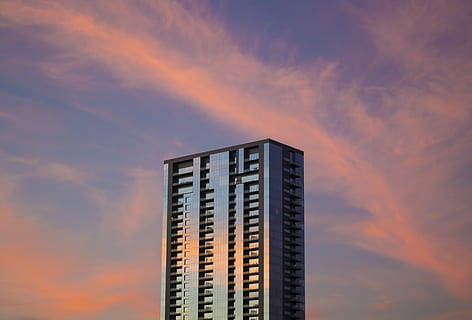 fotografia di paesaggio, costruzione, superiore, piani, alto, edificio, giorno, grattacielo, tramonto, cielo, crepuscolo, Alba, Torre, nube, orizzonte, attività commerciale, obbiettivo, illuminante, ombra, riflessione, nuvola - cielo, architettura, esterno dell'edificio, nessuno, Inquadratura dal basso, struttura costruita, natura, colore arancione, moderno, all'aperto, città, alto - alto, edificio per uffici esterno, cielo drammatico, quartiere residenziale, appartamento, cielo romantico, 4K, CC0, dominio pubblico, privo di copyright